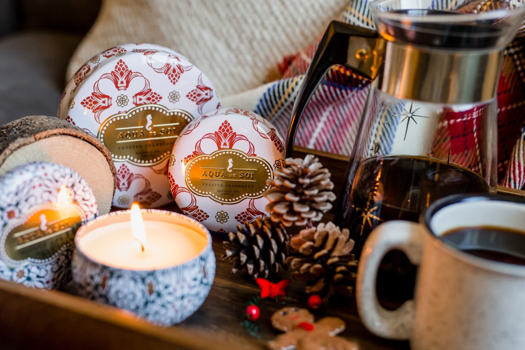 Aqua De Soi Holiday 9 oz Tin Candles